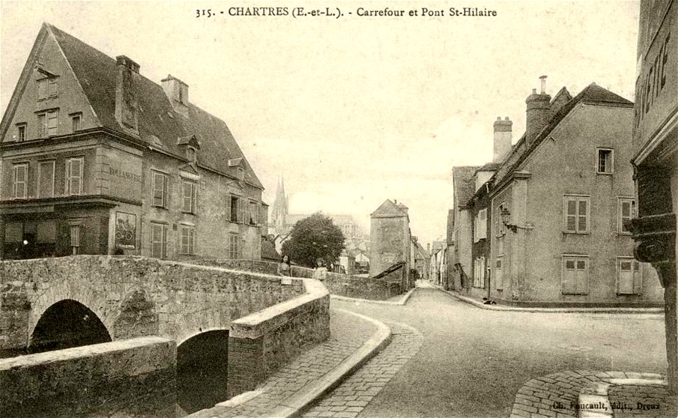 Chartres.Carrefour et Pont Saint-Hilaire