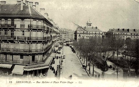 Grenoble.Rue Molière et place Victor-Hugo
