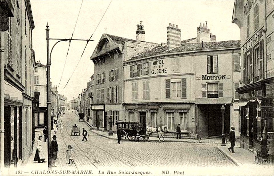 Châlons-en-Champagne.Rue Saint-Jacques