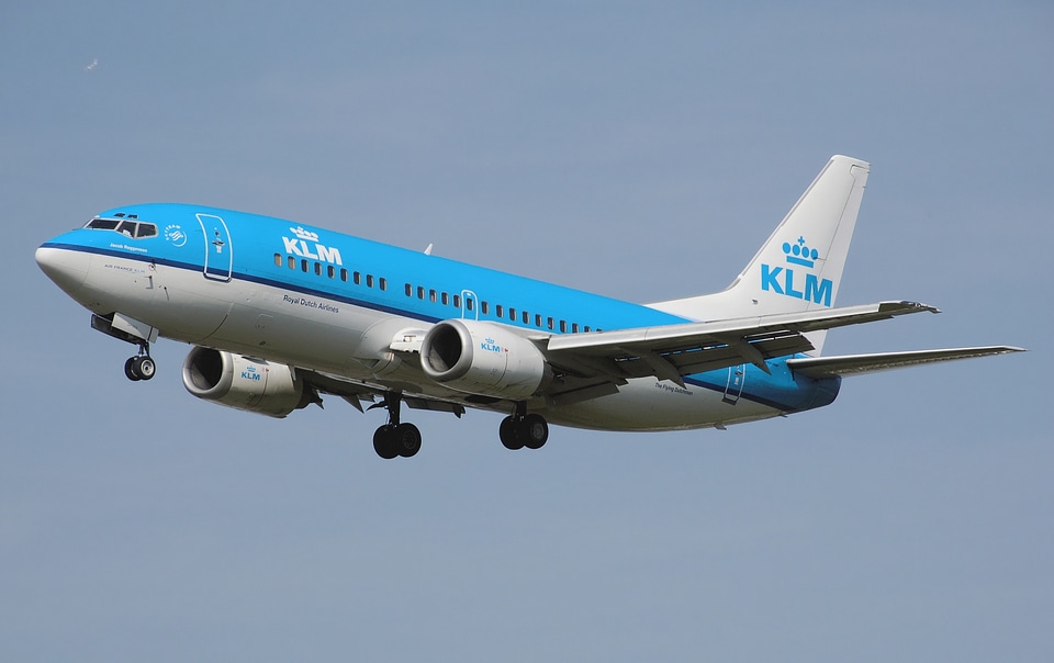 KLM Boeing 737-306 aircraft landing at London