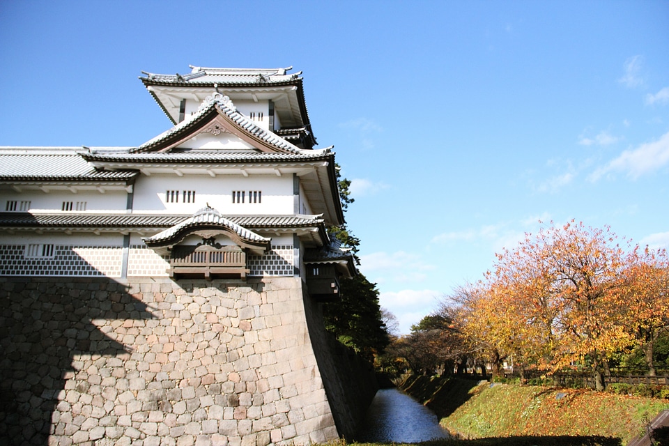 Kanazawa Castle and Kenroku-en Garden