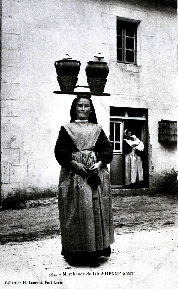 HENNEBONT marchande de lait vers 1900
