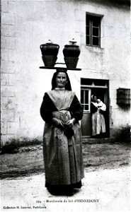 HENNEBONT marchande de lait vers 1900 photo