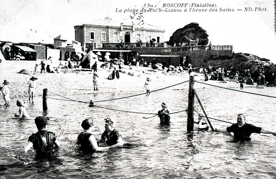 ROSCOFF La plage à l'heure des bains circa 1910 photo