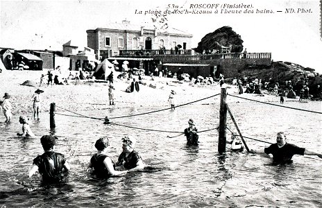 ROSCOFF La plage à l'heure des bains circa 1910 photo