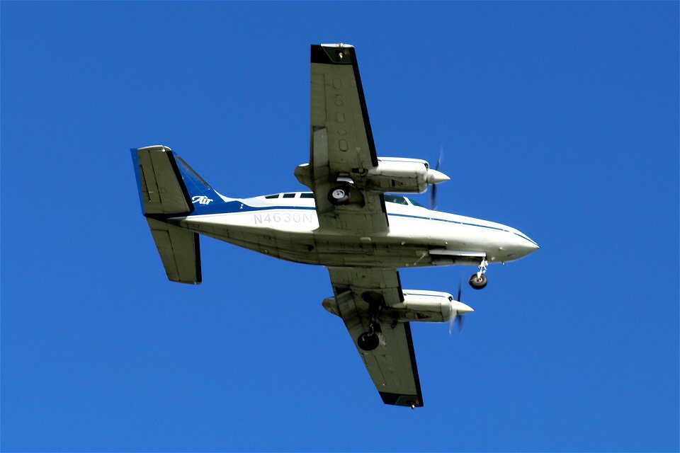 Cape Air Cessna 402 arriving at BOS