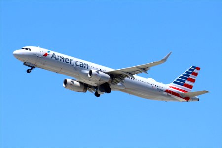 American Airlines A321-200 departing LAX