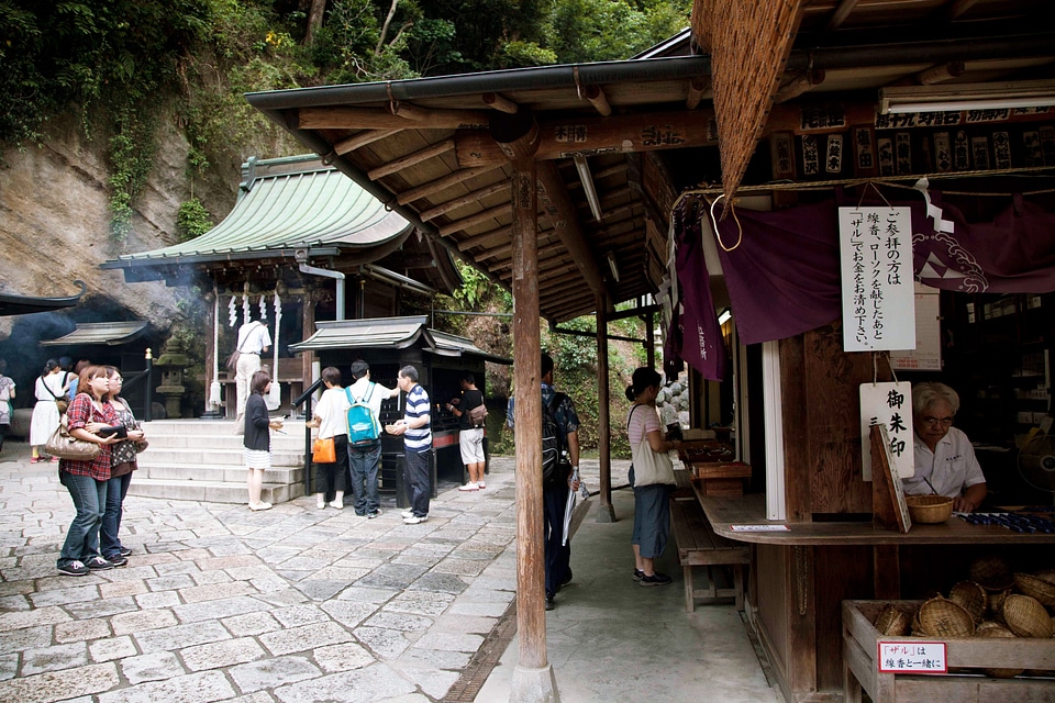 Zeniarai Benzaiten Ugafuku Shrine