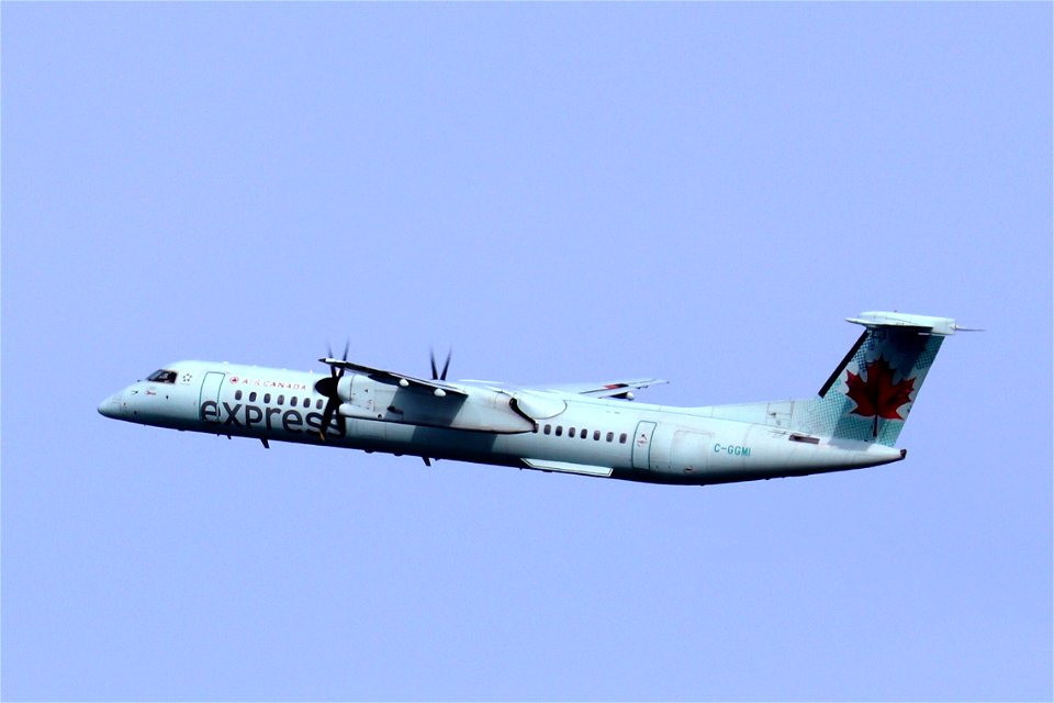 Air Canada Express DHC 8-400 departing BOS