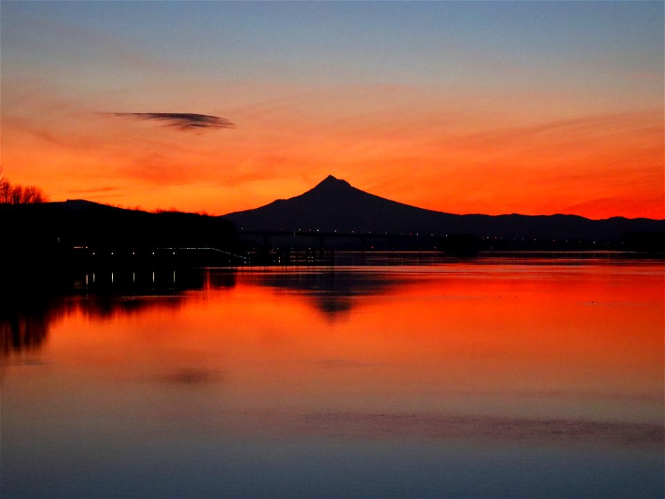 Sunrise at Columbia River in WA