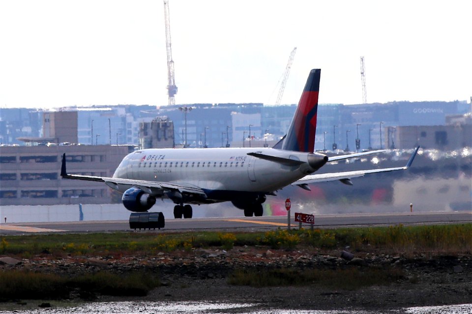 Delta Connection E175 departing BOS
