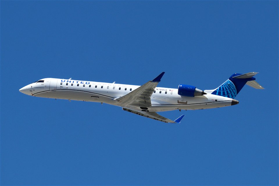 United Express CRJ-700 departing LAX
