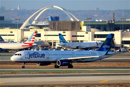 JetBlue A321-200 arriving at LAX