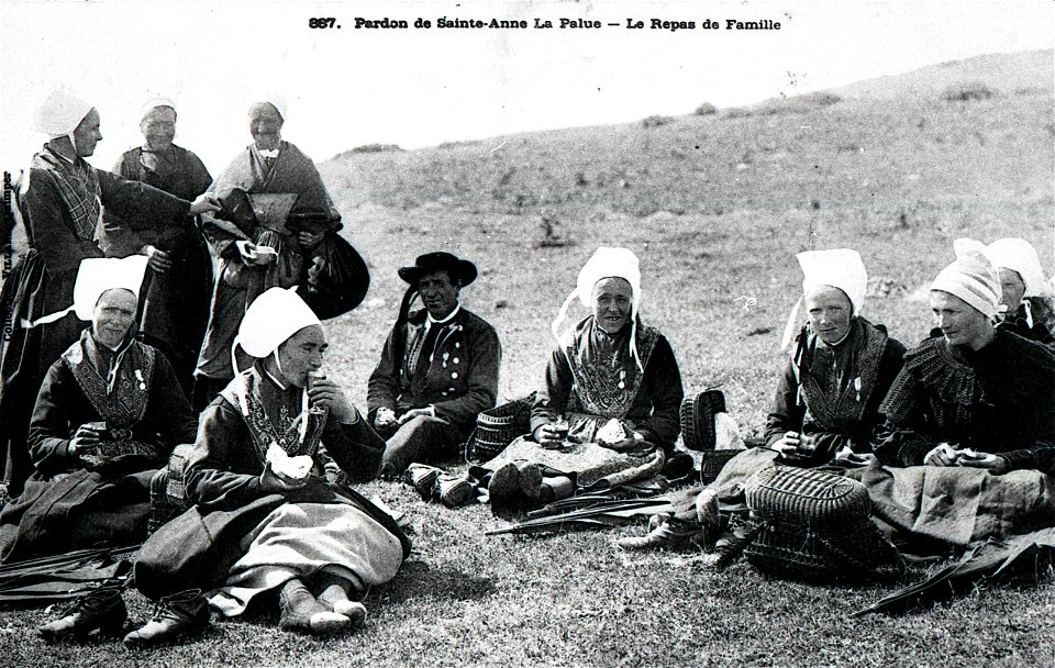 Pardon de Sainte-Anne-La-palue  repas en famille