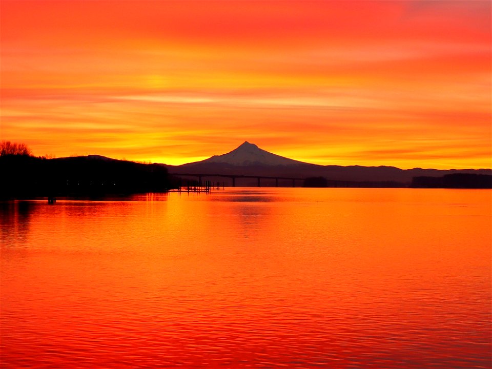 Sunrise at Columbia River in WA