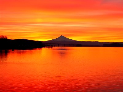 Sunrise at Columbia River in WA