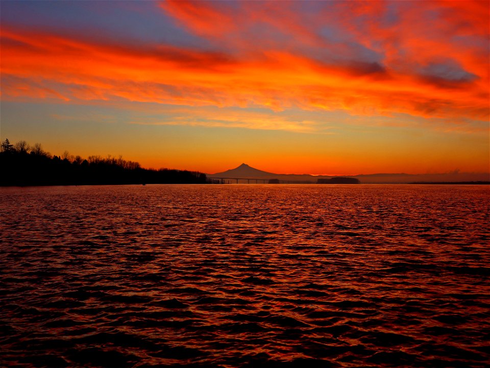 Sunrise at Columbia River in WA