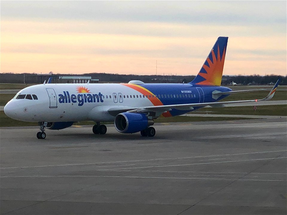 Allegiant A320-200 arriving at ROC