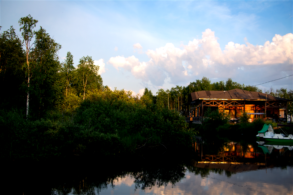 Дом у реки / House on riverbank