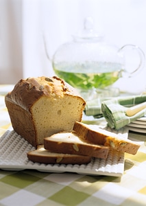 Sliced rye bread on cutting board closeup photo