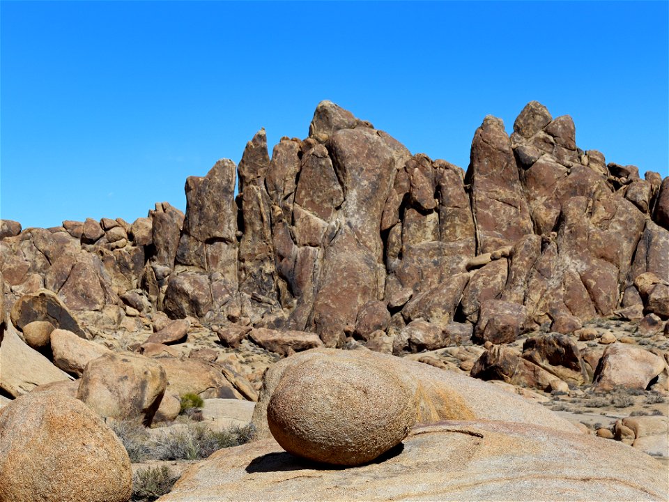 Alabama Hills at Sierra Nevada in CA