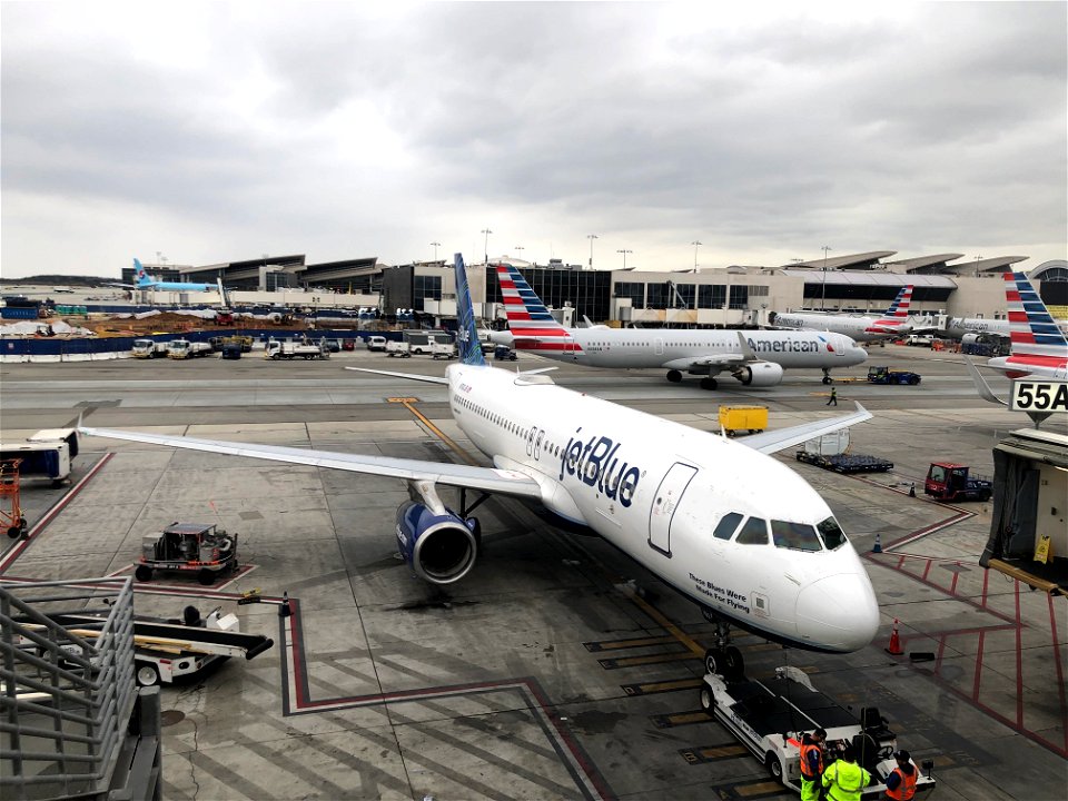 JetBlue A320-200 at LAX