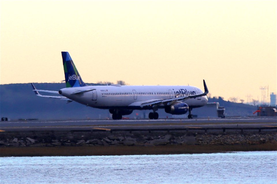 JetBlue A321-200 departing BOS