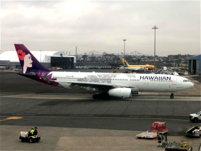 Hawaiian A330-200 at BOS