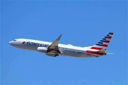 American Airlines 737-800 departing LAX