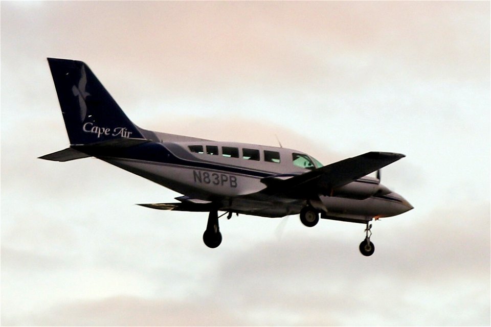 Cape Air Cessna 402 arriving at BOS