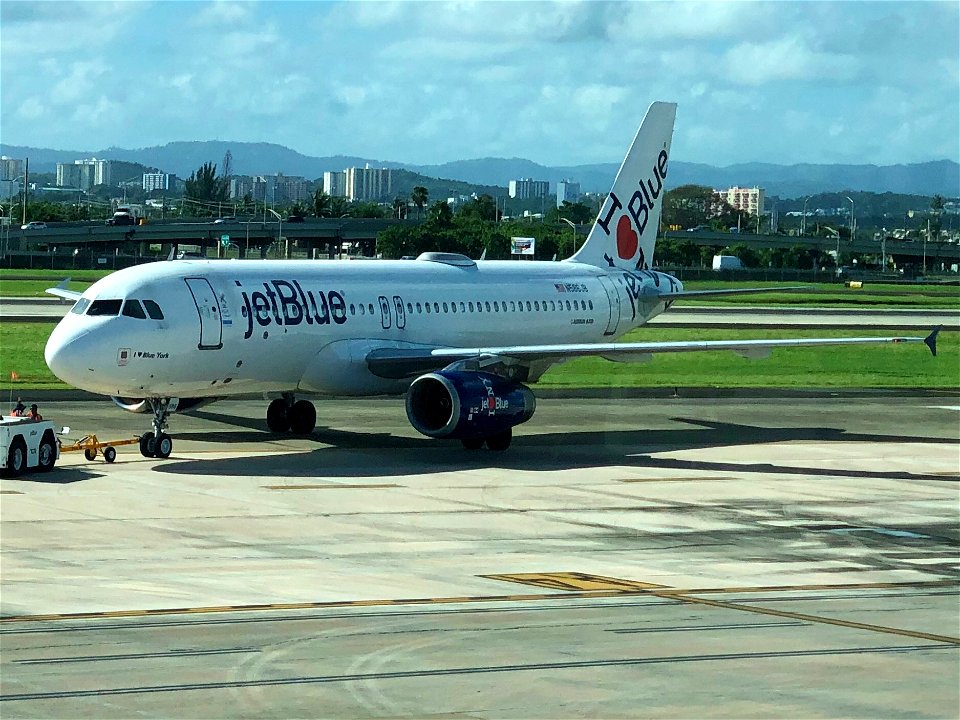 JetBlue A320-200 at SJU
