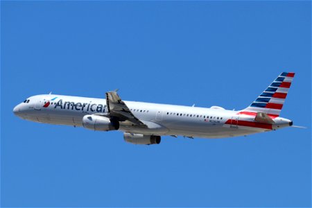 American Airlines A321-200 departing LAX