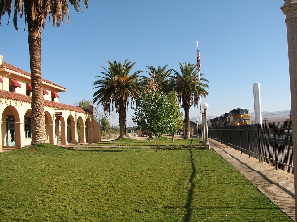 train pass by at the Kelso Depot