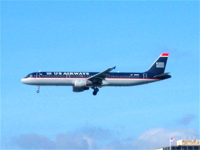 US Airways A321-200 arriving at SAN