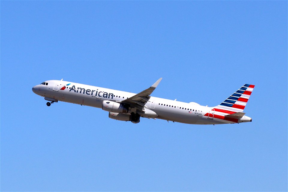 American Airlines A321-200 departing LAX