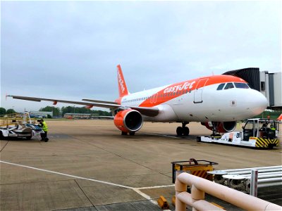 easyJet A319-100 at LGW