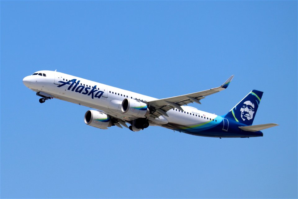 Alaska A321-200neo departing LAX