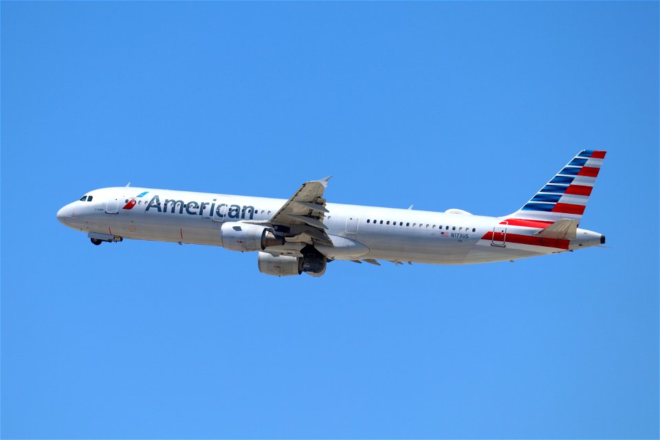American Airlines A321-200 departing LAX