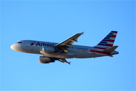 American Airlines A319-100 departing LAX