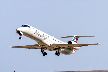 American Eagle E145 departing CLT