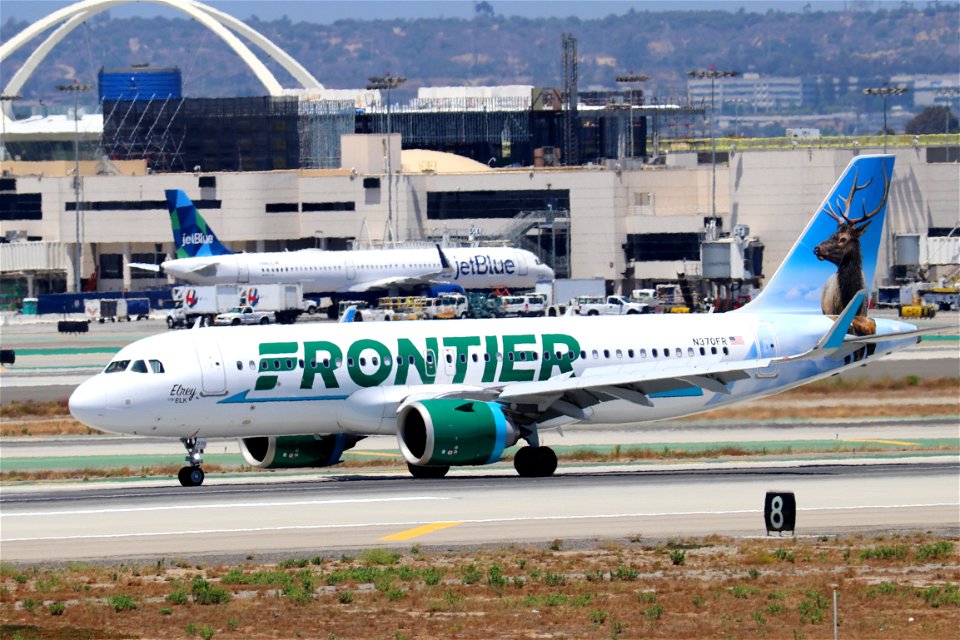 Frontier Airlines A320-200neo arriving at LAX