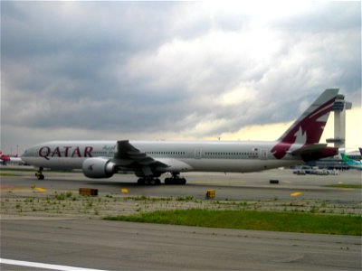 Qatar Airways 777-300 at JFK photo