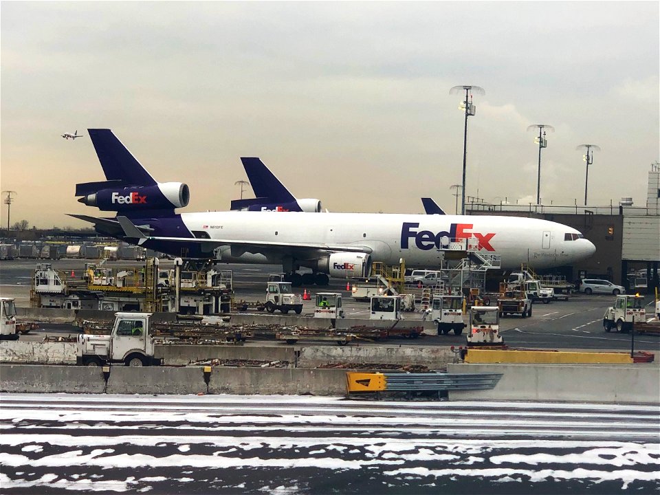 FedEx MD-11F at EWR