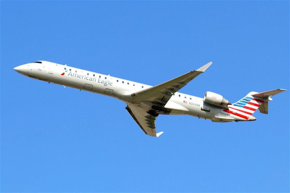 American Eagle CRJ-900 departing CLT
