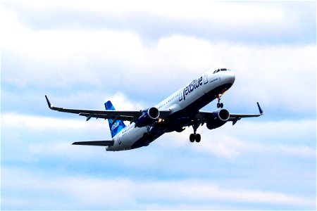 JetBlue A321-200 departing BOS