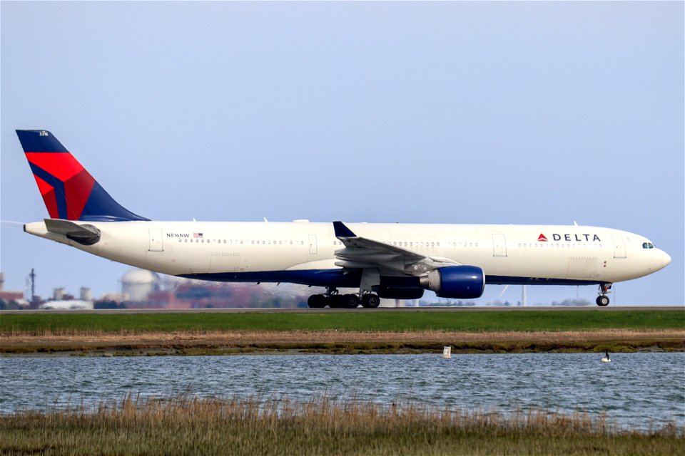Delta Air Lines A330-300 arriving in BOS