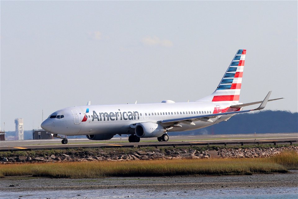American 737-800 at BOS