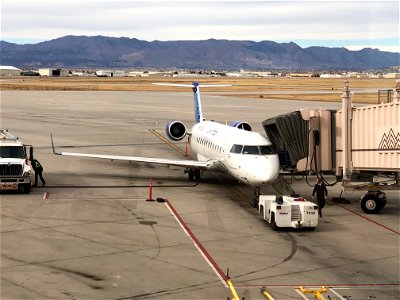 United Express CRJ-200 at COS