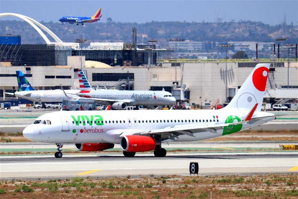 VivaAerobus A320-200 arriving at LAX