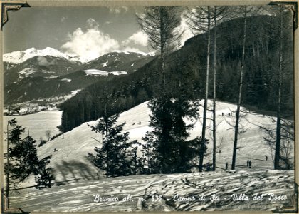 Brunico, Italy, (altitude 835 m), Campo di Sci (ski field), Villa del Bosco, [1944] - Postcard photo